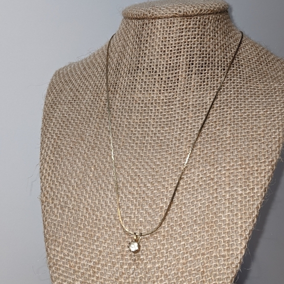 Pair of Gold Vintage Classic Pendant Necklaces - Picture 3 of 4